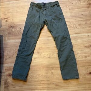 J. Crew Men's Khaki Chinos
31x32